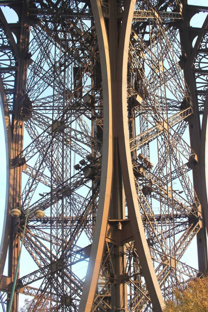 eiffel tower complex structure