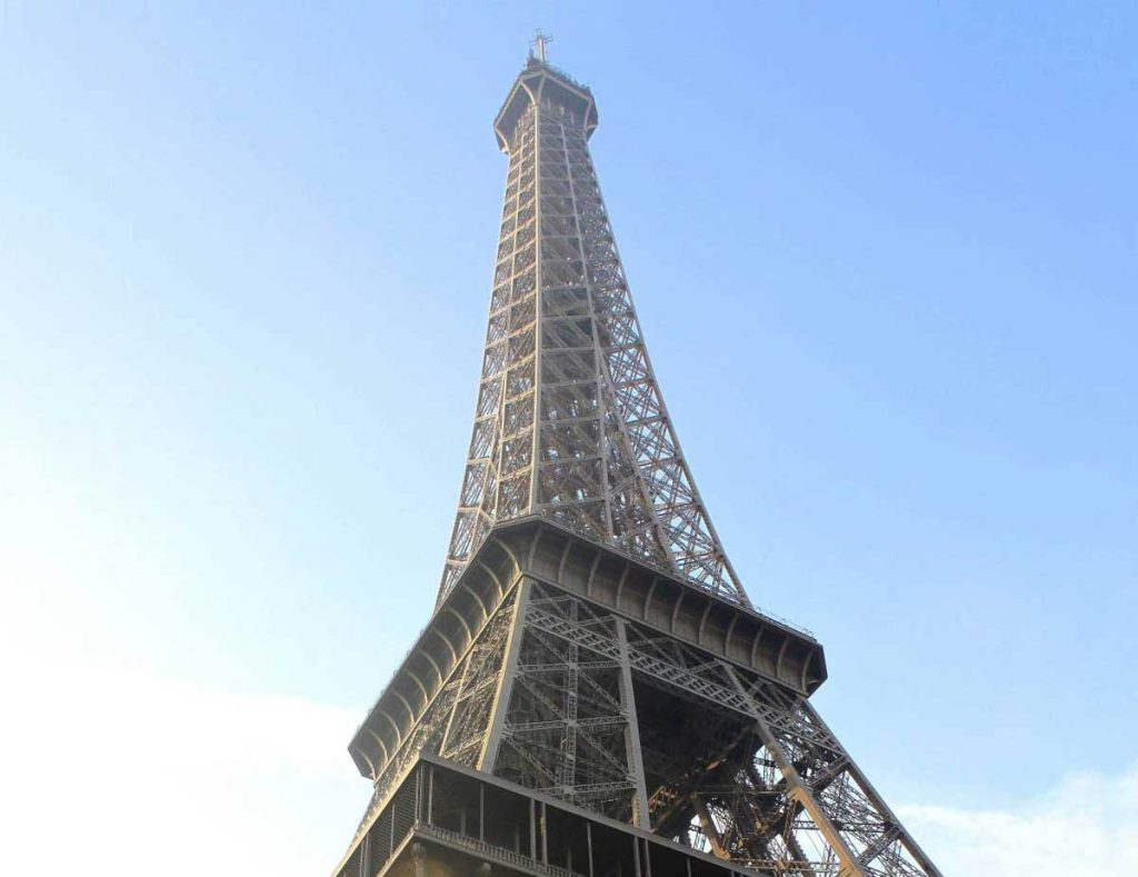 eiffel tower featured