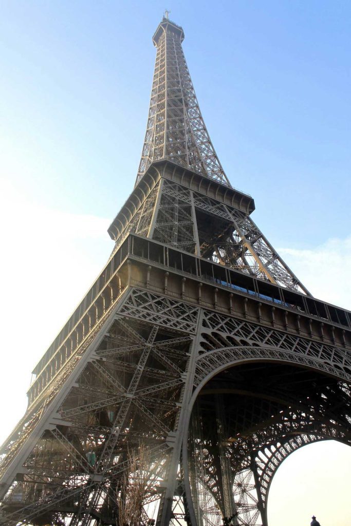 eiffel tower view from bottom