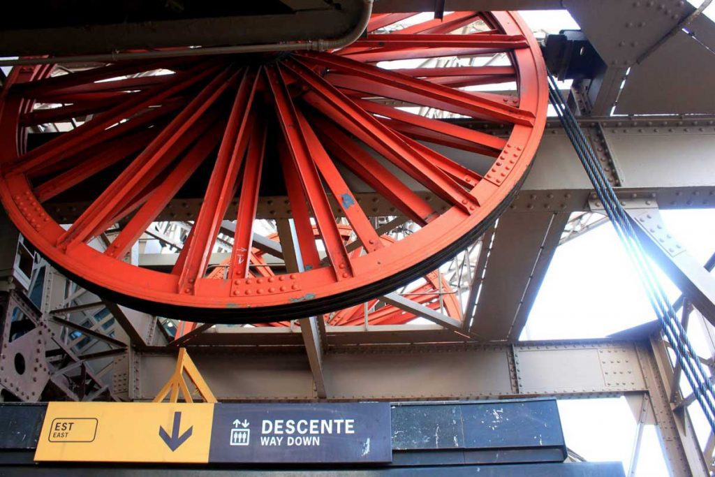 eiffel tower wheel