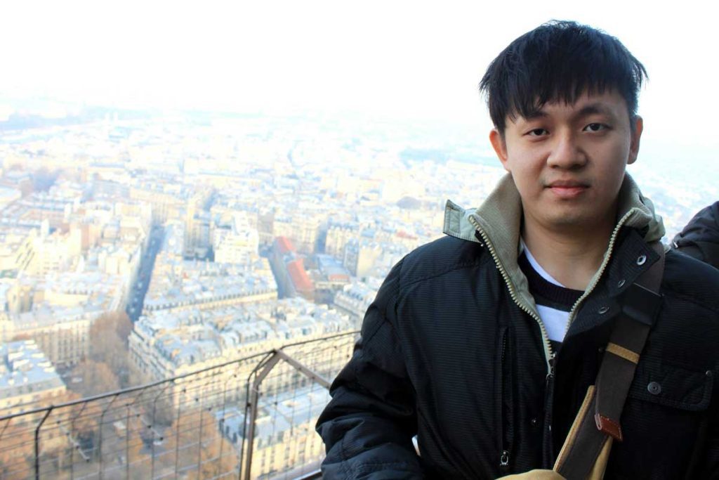 selfie from eiffel tower