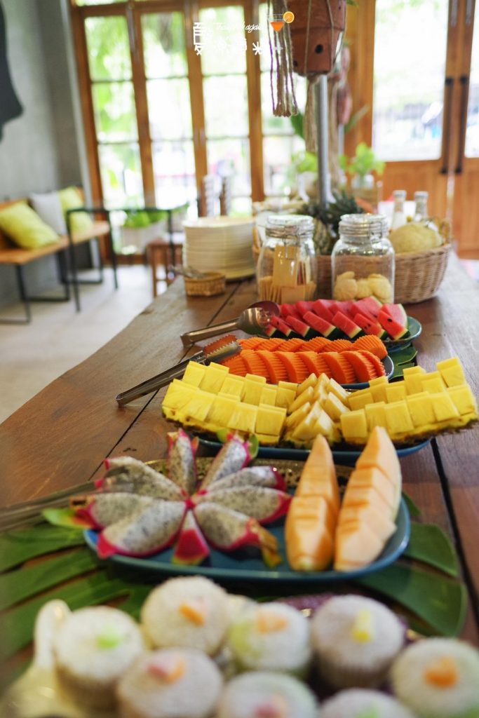 hansa bangkok house fruits spread