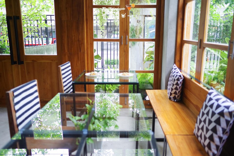 hansa bangkok house table
