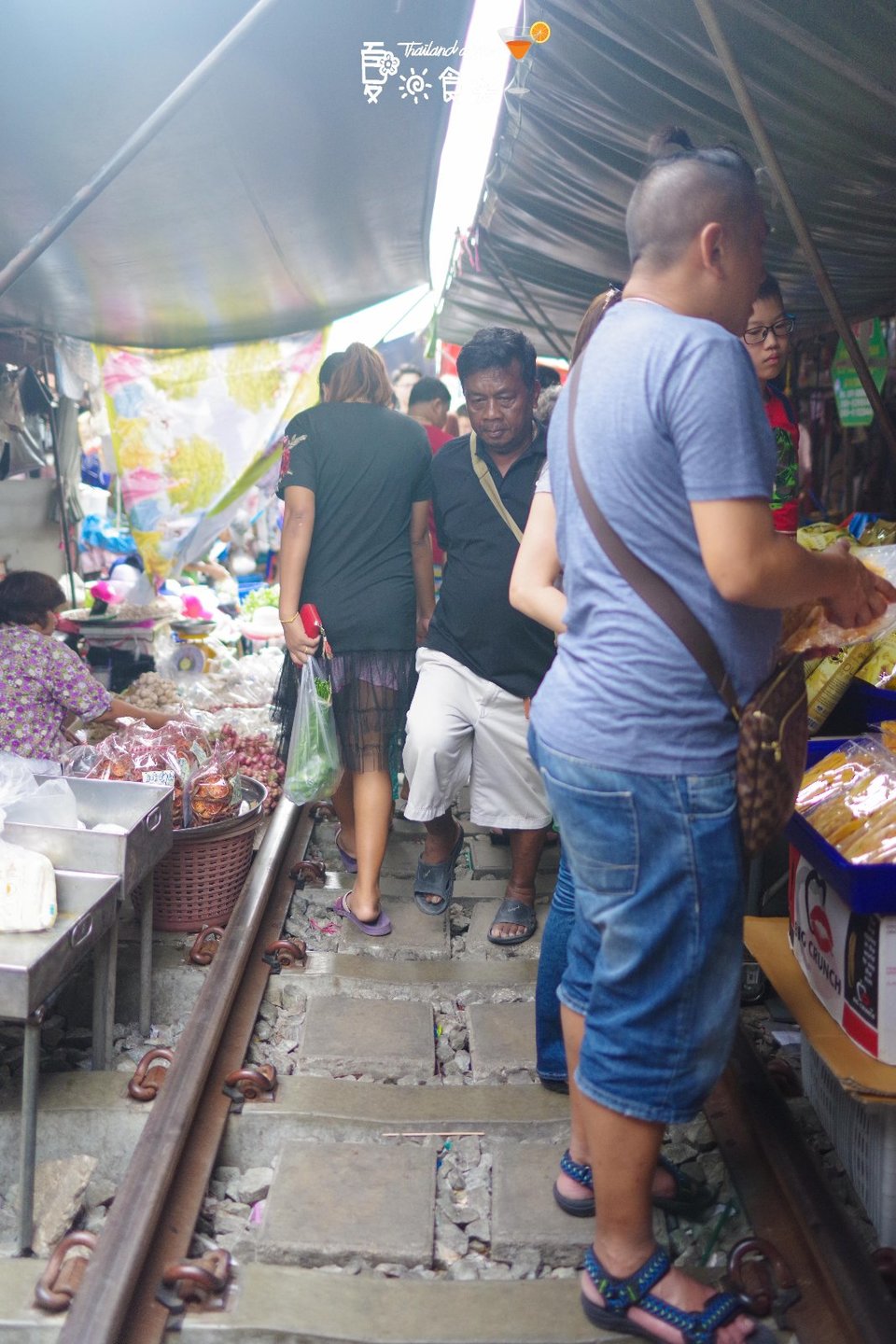 Maeklong Railway Market 5
