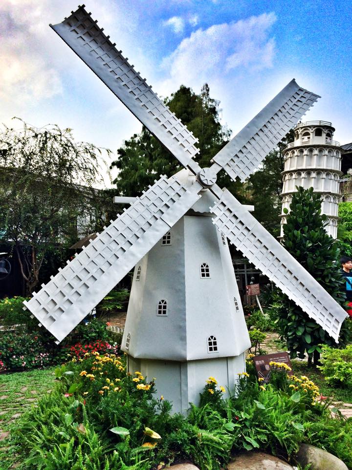 Carton King Windmill