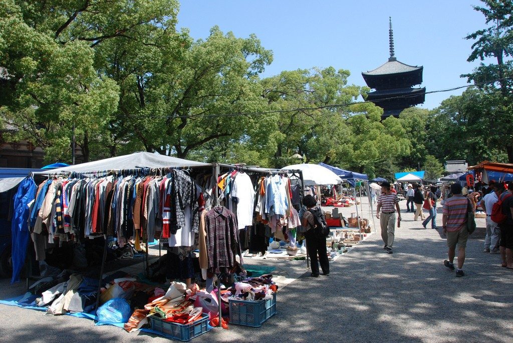 Flea market at Toji temple
