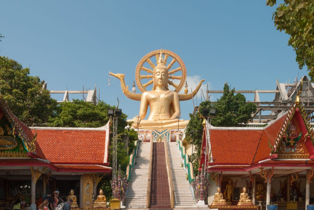 Wat Phra Yai scaled