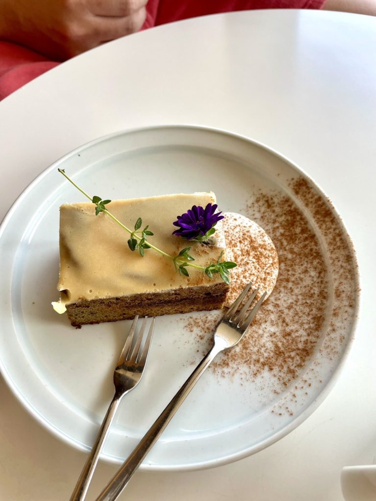 Irin Iljan Cafe (1인1잔) Seoul Review 10 Irin Iljan Cafe cake