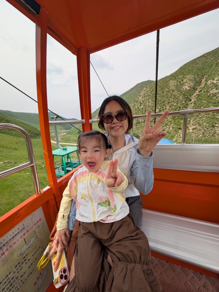 nicole and yuyi on train in Huanghuagou