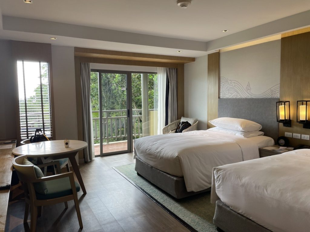 Marriott Merlin Beach Resort Review 9 Marriott Merlin Beach bedroom