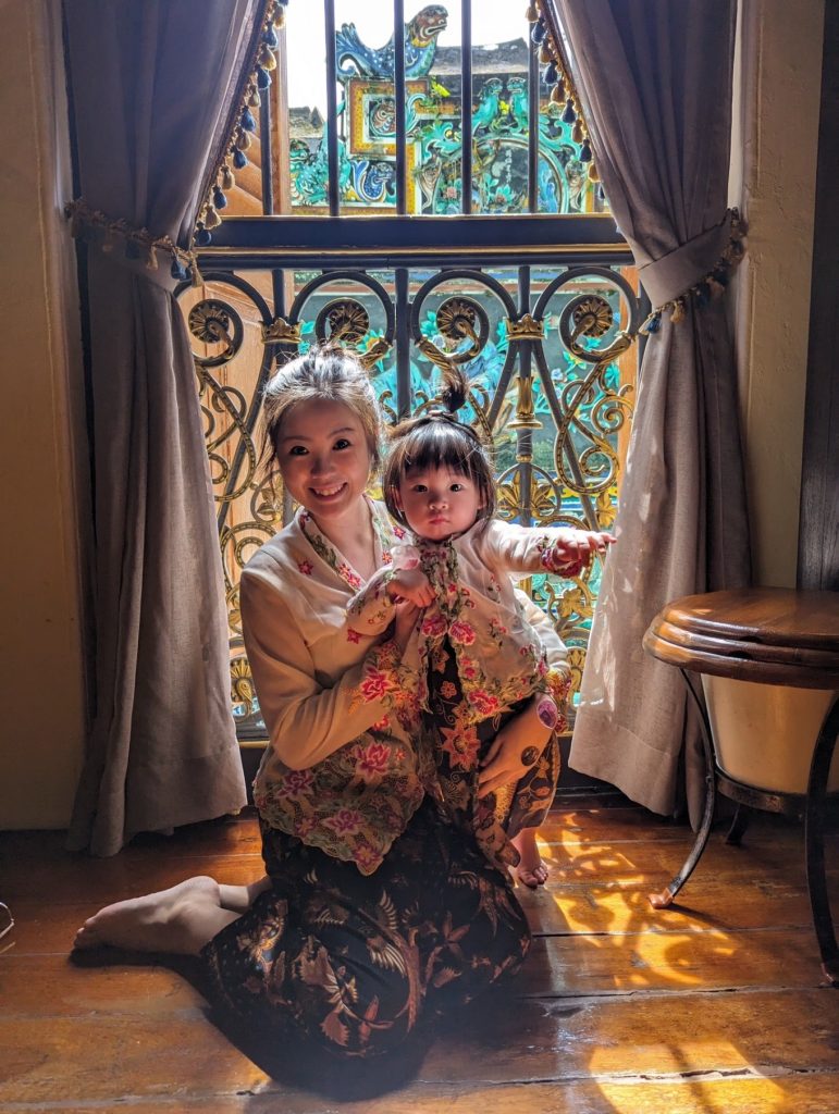 Short Family Trip to Penang 14 Peranakan Museum mother and daughter