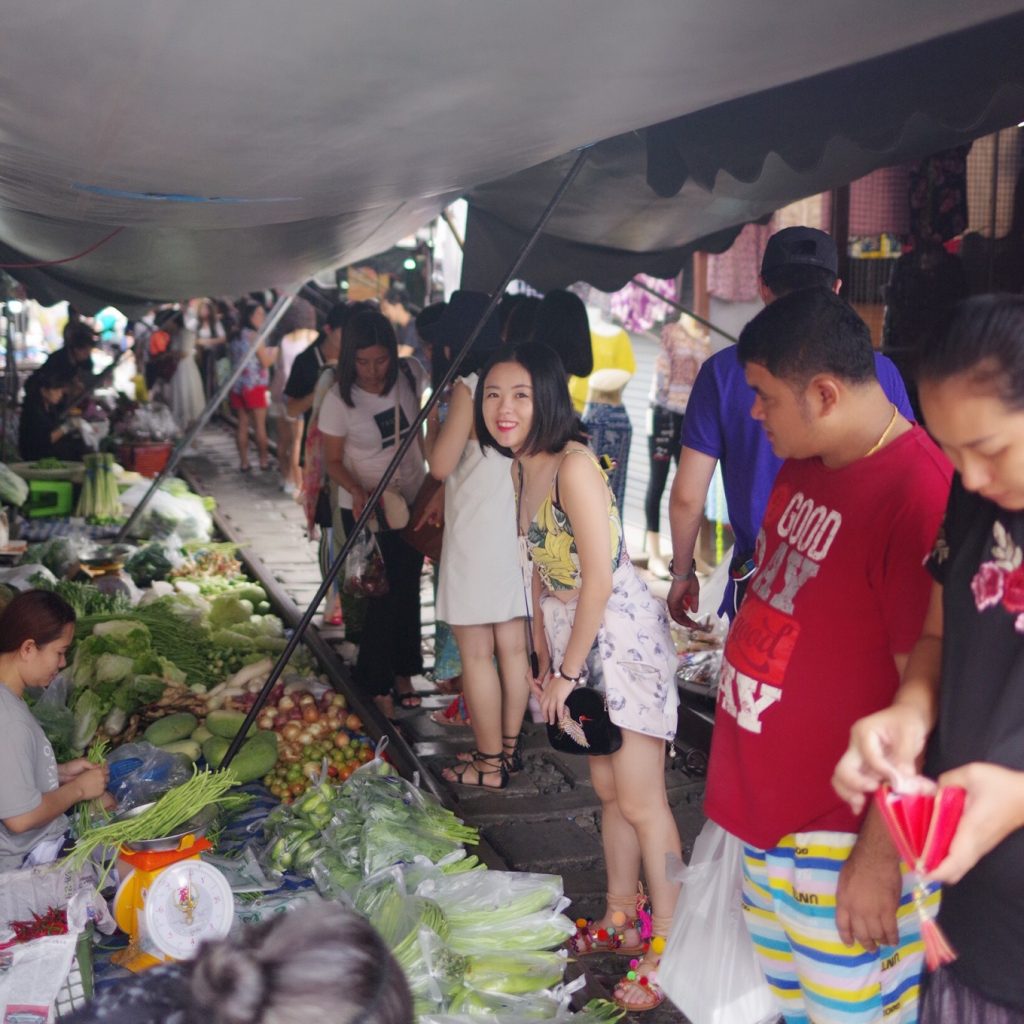 5-Day Bangkok Itinerary: River Cruises, Local Eats & Hidden Corners 14 Maeklong Railway Market