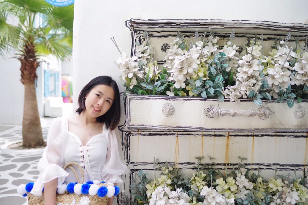 5-Day Bangkok Itinerary: River Cruises, Local Eats & Hidden Corners 21 nicole with flowers