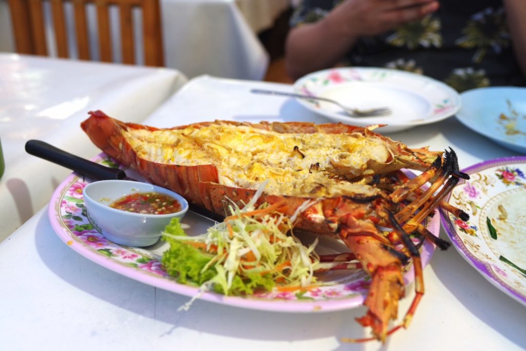 5-Day Bangkok Itinerary: River Cruises, Local Eats & Hidden Corners 27 Lung Ja Seafood lobster