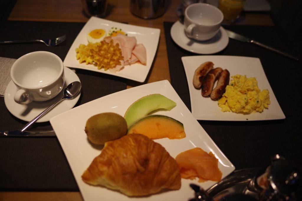 Matterhorn FOCUS Design Hotel Review: Modern Retreat at the Foot of the Alps 16 breakfast - eggs, sausages, crossiant