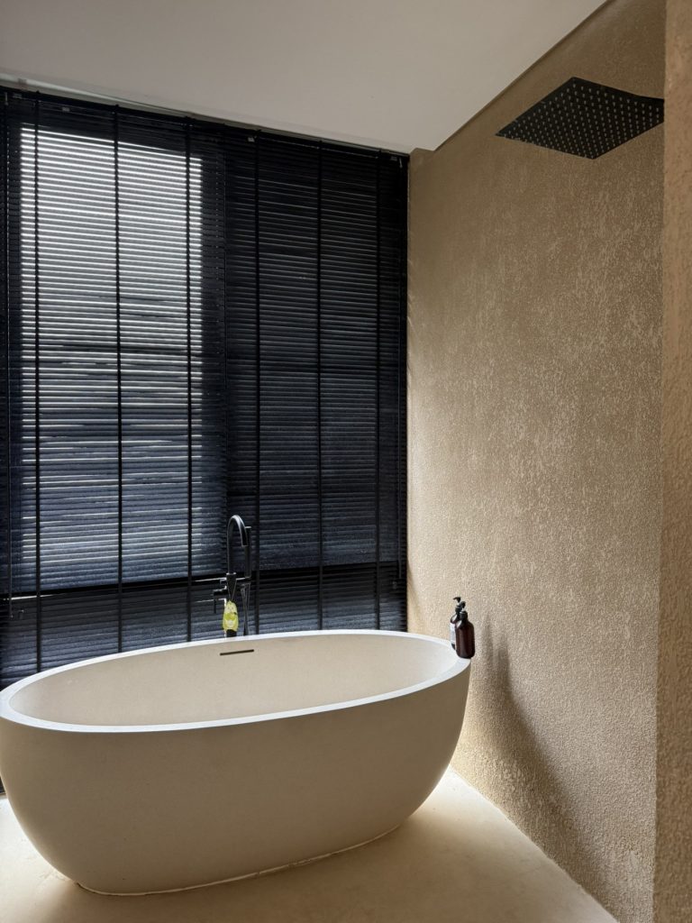 Villa Tiiiga Thrē’s bathtub