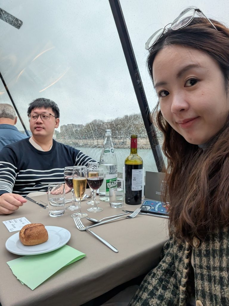 experiencing Bateaux Parisiens river cruise