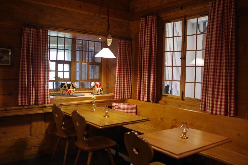 Hotel Schönegg Review: Cozy Boutique Stay in Wengen 7 Hotel Schönegg – Dining and Drinks