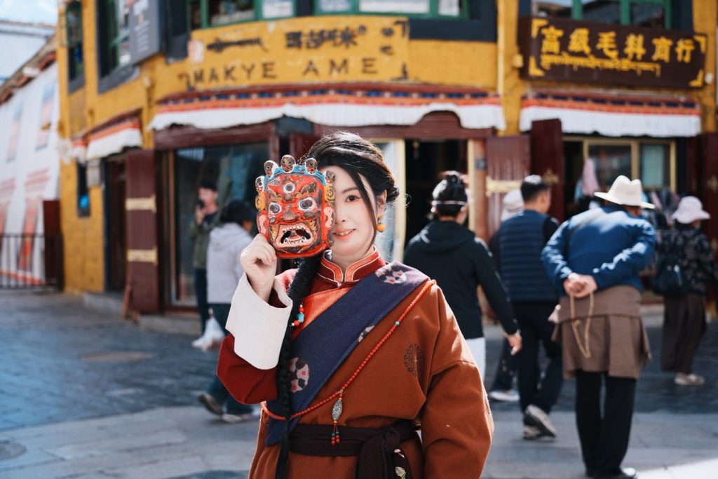 How to Plan a Trip to Tibet? 6 Nicole in tibetan costume