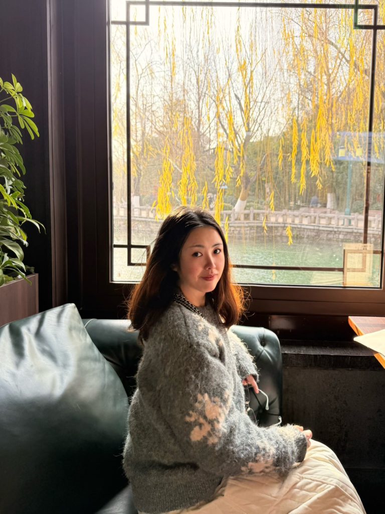 Baotu Spring Travel Guide: Visiting Jinan’s No.1 Spring 9 Relaxing indoors at Baotu Spring café with willow trees and water outside the window