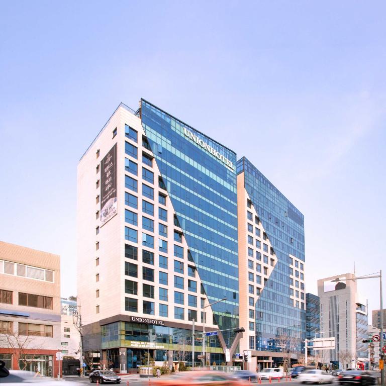 Union Hotel Seoul exterior building near Seonyudo Station in Yeongdeungpo district