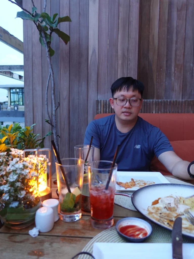 sala rattanakosin eatery and bar Review: Riverside Dining in Bangkok 6 Evening dining at sala rattanakosin eatery and bar with candlelight and drinks by the Chao Phraya River