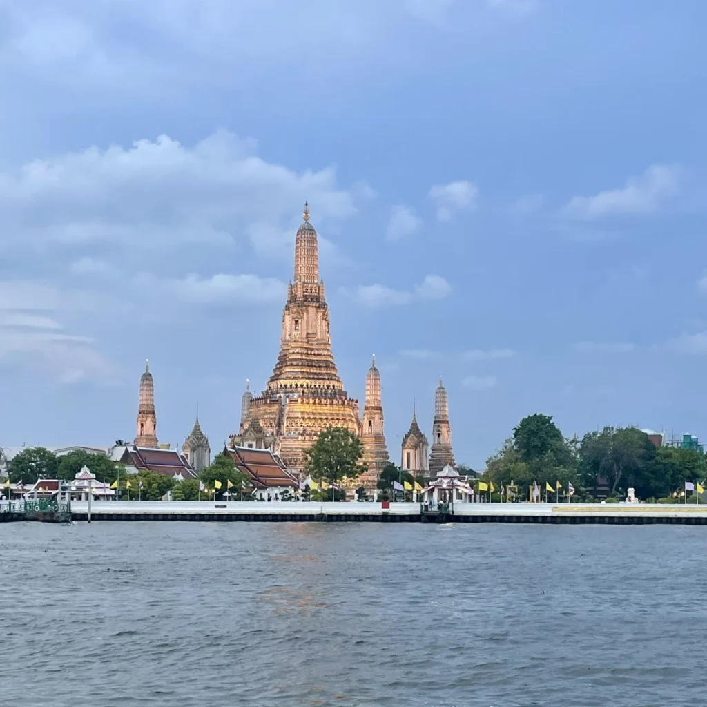 sala rattanakosin eatery and bar Review: Riverside Dining in Bangkok 4 Wat Arun temple across the Chao Phraya River viewed from sala rattanakosin eatery and bar