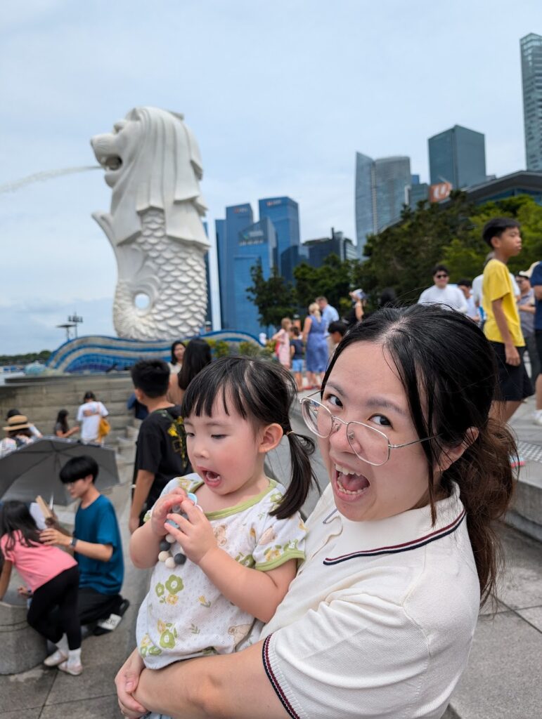 Merlion Park Singapore: The Complete Visitor's Guide 5 Iconic Merlion statue at Merlion Park Singapore with city skyline in the background