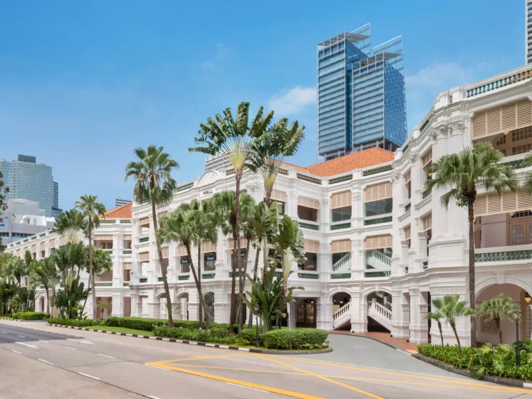 Best Luxury Hotels in Singapore (Is It Worth the Splurge?)