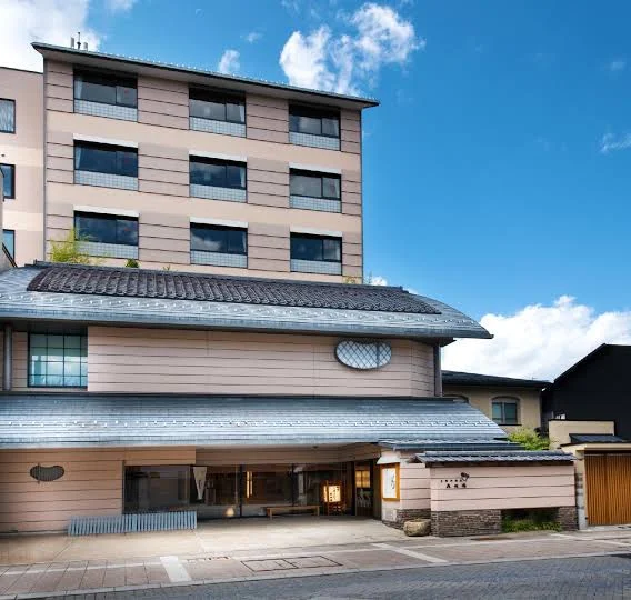 7 Best Hotels in Takayama Japan: Top Ryokans, Onsens & Family Stays 8 Exterior entrance view of Honjin Hiranoya Kachoan ryokan in Takayama with traditional Japanese architecture