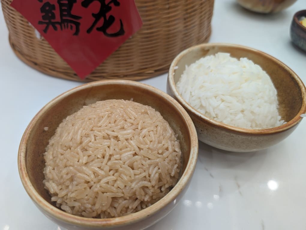 Mr Hainan VivoCity Review: Surprisingly Good Chicken Rice in Singapore 8 Bowls of white rice and Hainanese chicken rice served at Mr Hainan VivoCity.