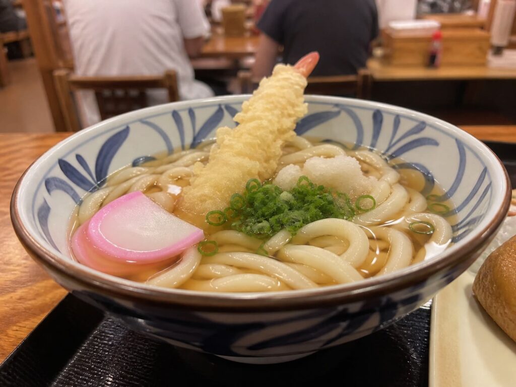 Kid-Friendly Foods to Try in Japan That Aren’t Sushi 6 Bowl of udon noodles with tempura and broth served in a Japanese restaurant
