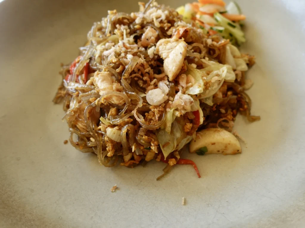 Amanjiwo Review: Is This Luxury Resort Near Borobudur Worth It? 15 Indonesian fried glass noodles served at Amanjiwo resort restaurant near Borobudur