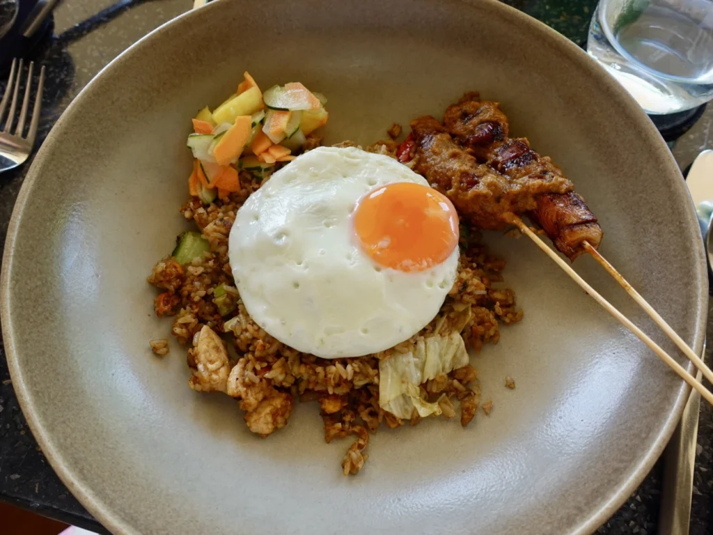 Amanjiwo Review: Is This Luxury Resort Near Borobudur Worth It? 16 Indonesian fried rice with satay and sunny side egg at Amanjiwo restaurant in Java