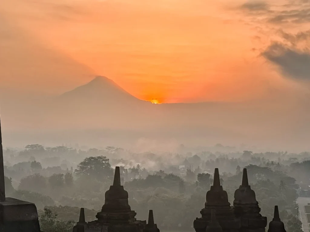 Amanjiwo Review: Is This Luxury Resort Near Borobudur Worth It? 6 Sunrise view over Borobudur temple and Mount Merapi during the Amanjiwo sunrise tour in Central Java