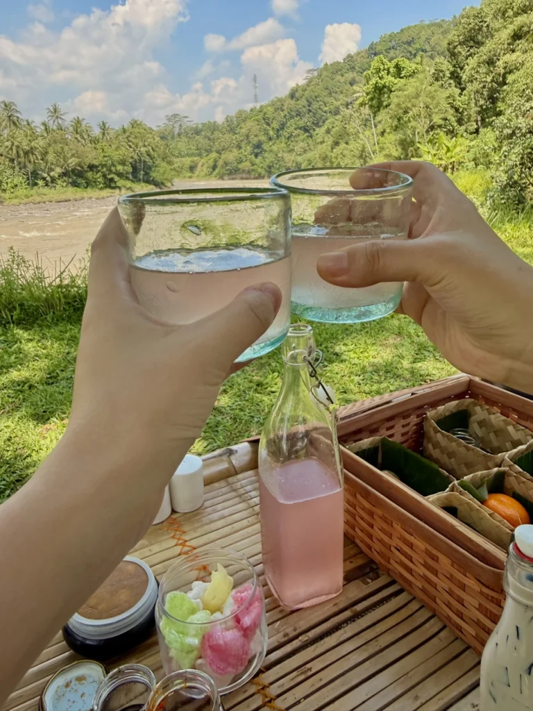 Amanjiwo Review: Is This Luxury Resort Near Borobudur Worth It? 39 Refreshing drinks during Amanjiwo riverside picnic experience in Java