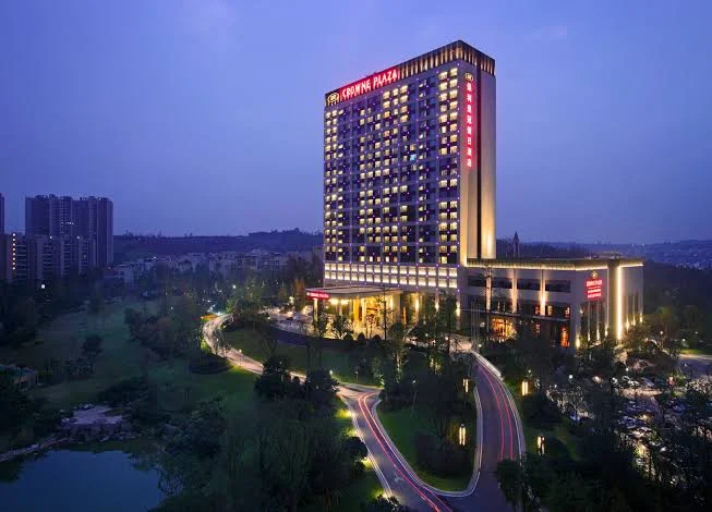 Crowne Plaza Chengdu Panda Garden hotel near the Chengdu Research Base of Giant Panda Breeding
