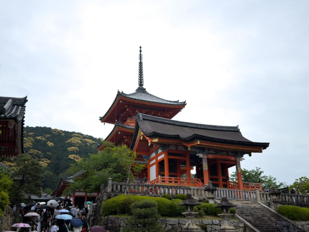 Kyoto in One Day: What to See, Do & Eat (Perfect Itinerary) 11 Kiyomizudera Temple's vermilion Nio-mon gate and three-storey pagoda on a misty day in Kyoto, Japan