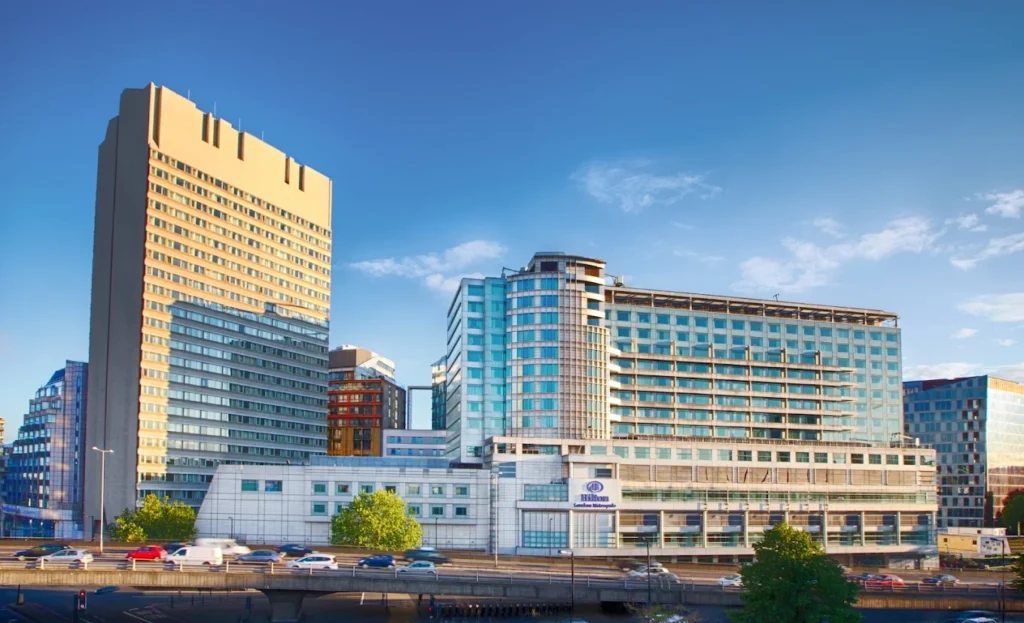 10 Best Muslim-Friendly Hotels (Halal) in London 12 Exterior view of Hilton London Metropole, a modern hotel near Edgware Road offering convenient access to central London and nearby halal restaurants.