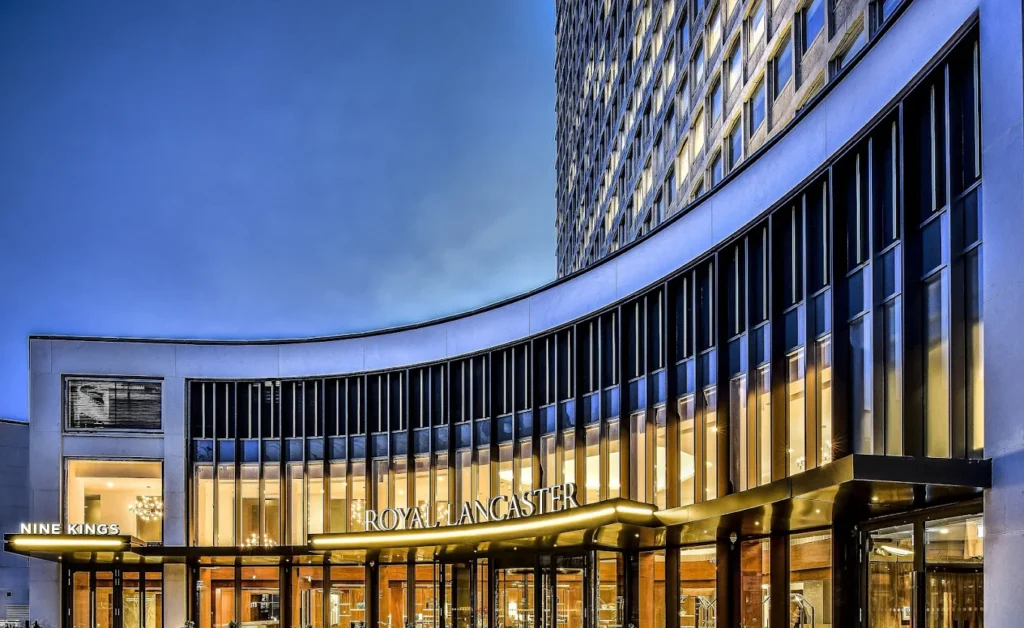 10 Best Muslim-Friendly Hotels (Halal) in London 8 Exterior of Royal Lancaster London overlooking Hyde Park, featuring the hotel's modern curved entrance and illuminated facade at dusk.