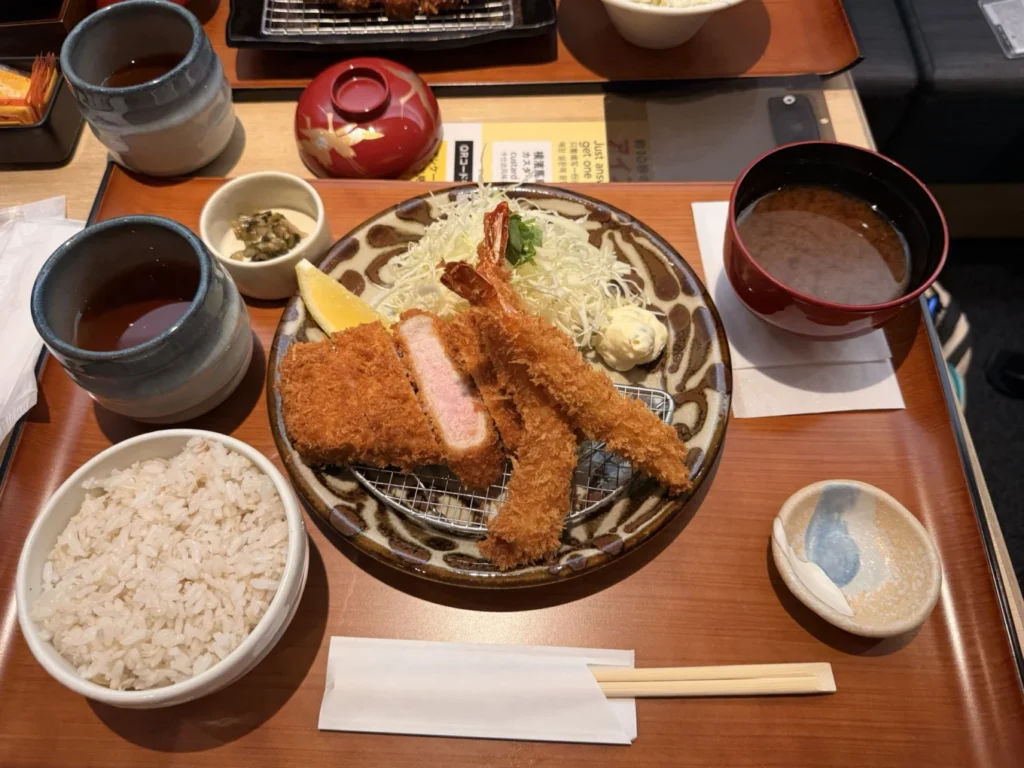 Tonkatsu Tazumura Review: Osaka Station Tonkatsu 5 Japanese tonkatsu and ebi fry combination meal near Osaka Station