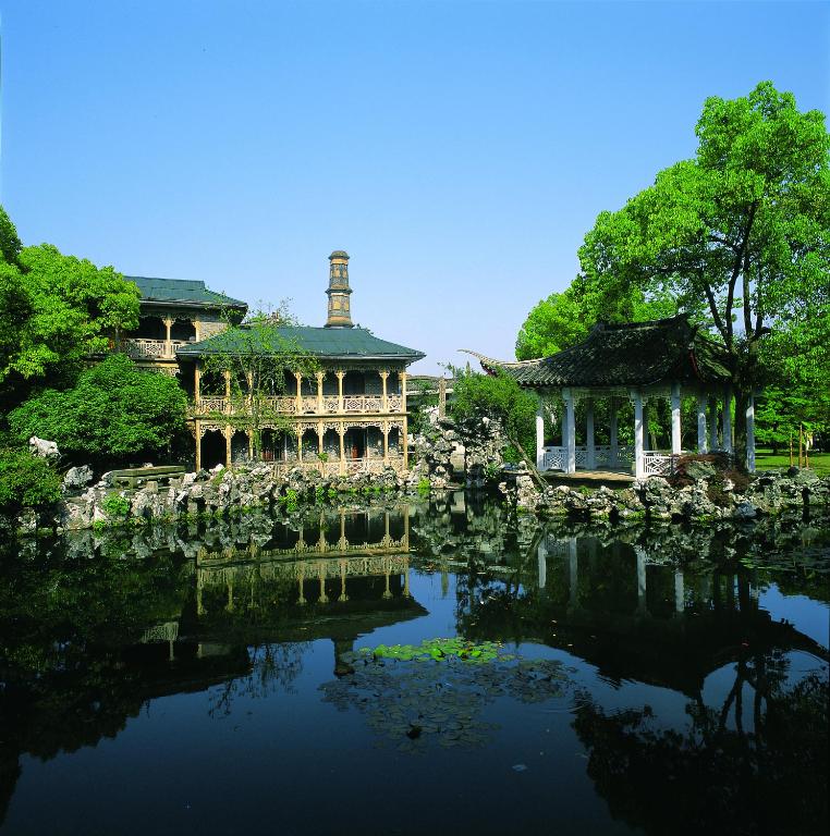 Lakeside gardens and historic buildings at Zhejiang Xizi Hotel beside West Lake in Hangzhou