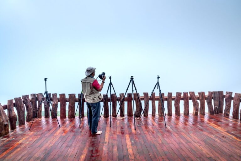 7 Best Lightweight Travel Tripods for Family Photos (2026 Guide)