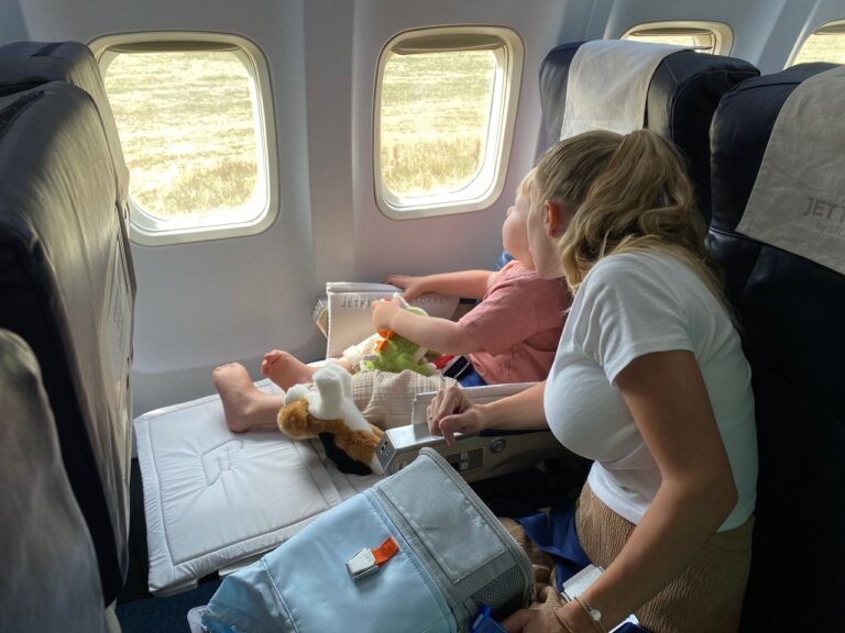 Best Travel Toys for Toddlers on Airplanes (2026 Parent-Tested Guide)