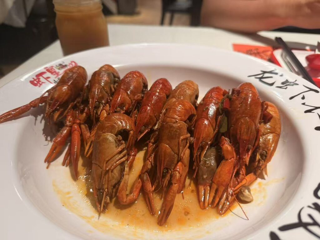 Xiahuang Crayfish Review Singapore (虾皇小龙虾) – Fresh Live Crayfish Worth Trying? 10 Oiled Braised Crayfish at Xiahuang Singapore made with fresh live crayfish