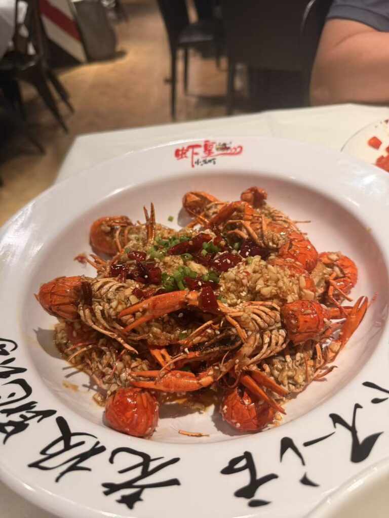 Xiahuang Crayfish Review Singapore (虾皇小龙虾) – Fresh Live Crayfish Worth Trying? 9 Dry Chilli Garlic Crayfish at Xiahuang Singapore