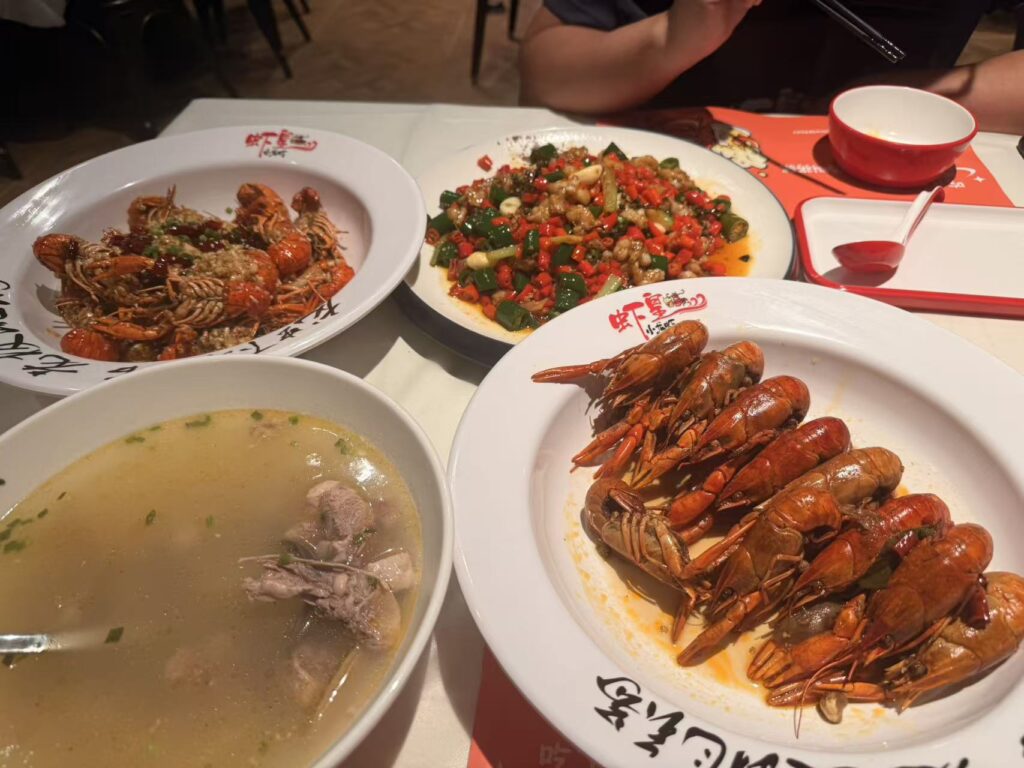 Xiahuang Crayfish Review Singapore (虾皇小龙虾) – Fresh Live Crayfish Worth Trying? 7 Xiahuang Singapore dinner spread with crayfish, bullfrog and duck soup