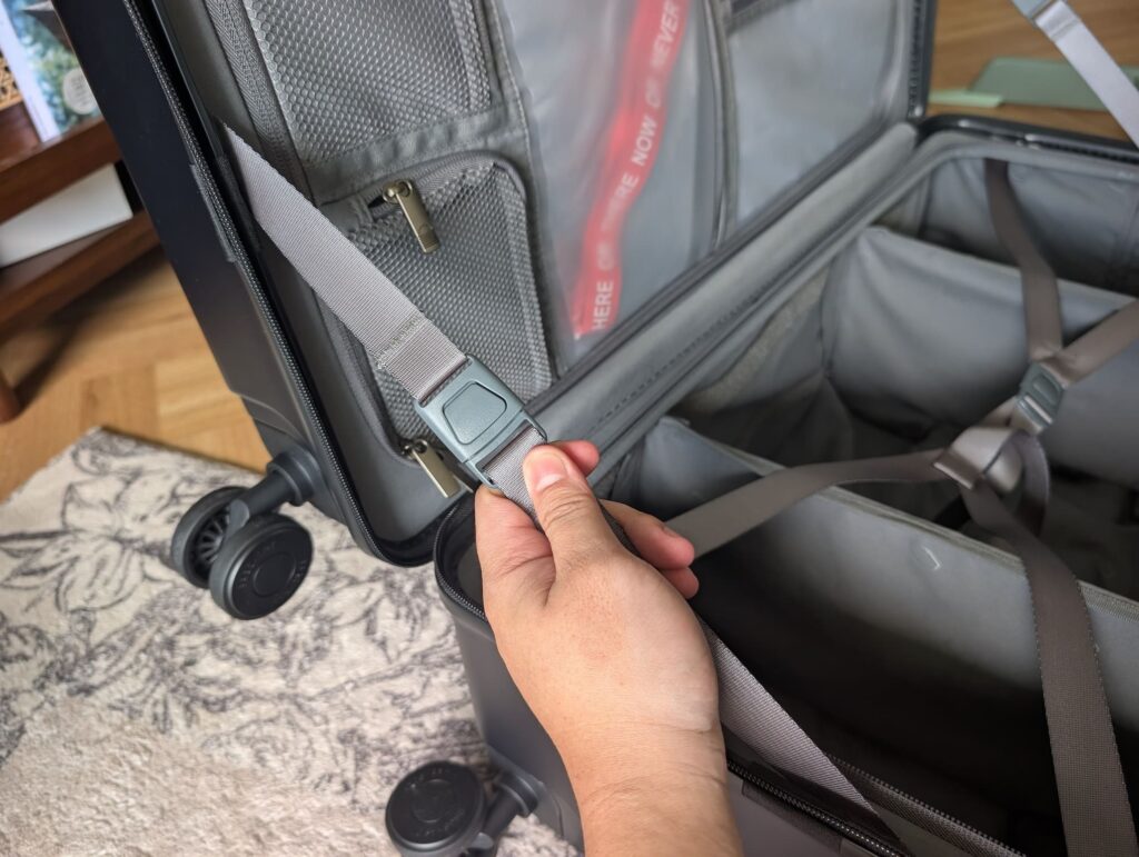 Bagsmart Getaway 30 Trunk Review: A Hands-On First Look at This 96L Checked Luggage 10 Close-up of compression strap buckle inside Bagsmart Getaway 30 Trunk